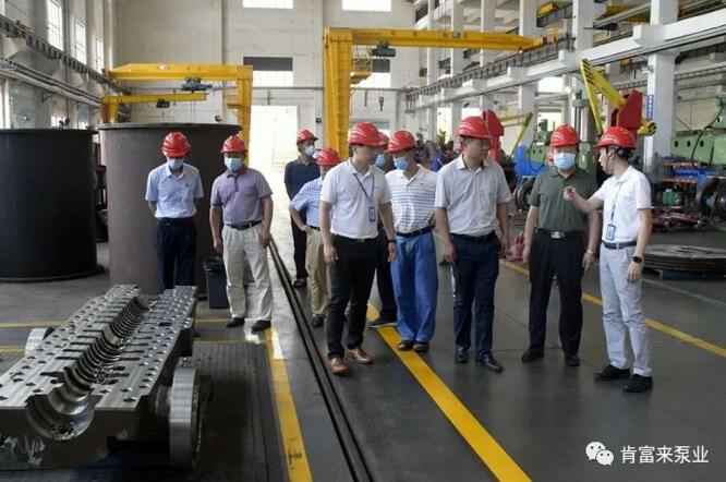 董事长、总经理陈迪，党委副书记黎宇明陪同调研组一行参观爱游戏ayx官网平台-爱游戏(中国)展览室